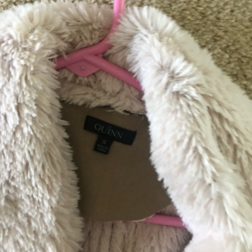 Fuzzy vest - Picture 2 of 3